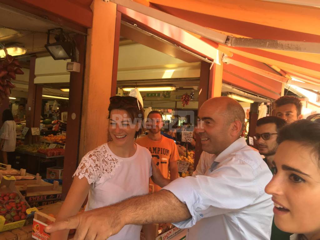 Lara Comi al mercato di Ventimiglia con Ballestra e Nazzari 