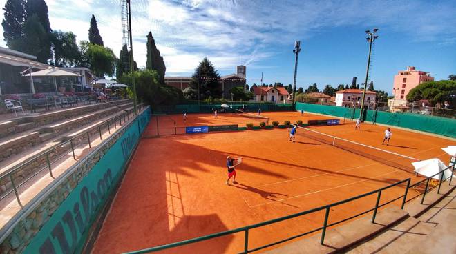 Continuano sui campi del Tennis Sanremo gli incontri del torneo internazionale Senior