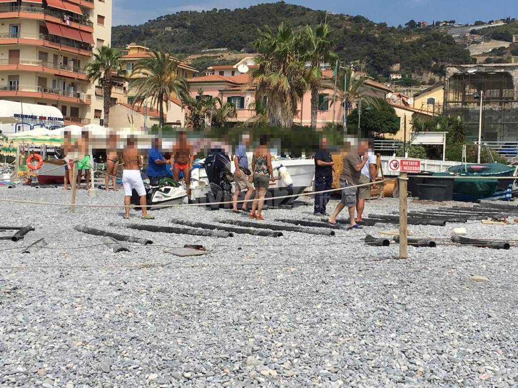 riviera24 - Ventimiglia, l'acquascooter del figlio lo travolge al timone del motoscafo: è in fin di vita