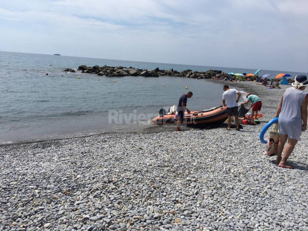 riviera24 - Ventimiglia, l'acquascooter del figlio lo travolge al timone del motoscafo: è in fin di vita