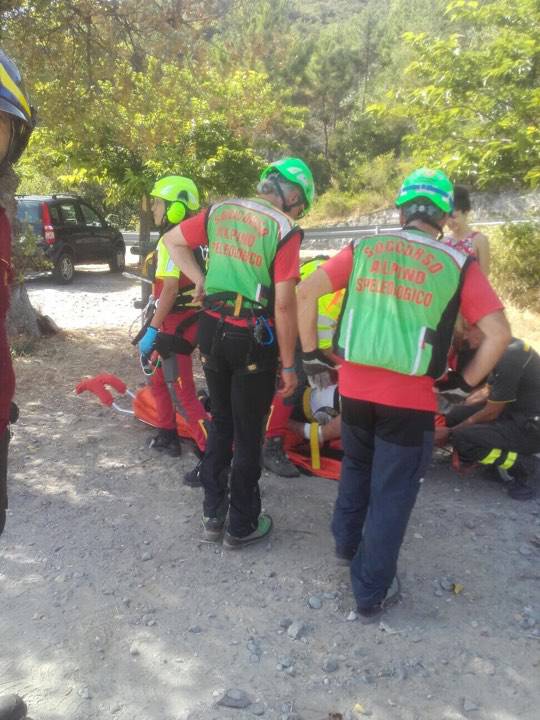 uomoprecipitato dal parapendio 