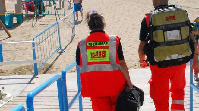 Sanremo, anziano turista milanese salvato dall’annegamento dopo una congestione