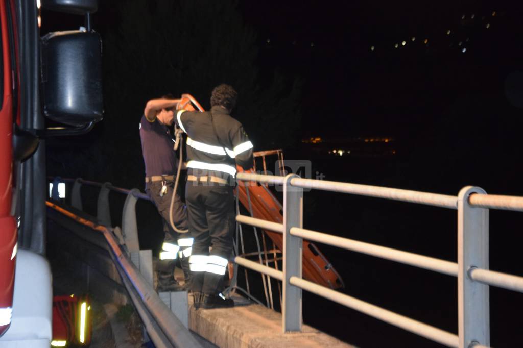 Ventimiglia, ruba bici e precipita nel fiume: grave migrante