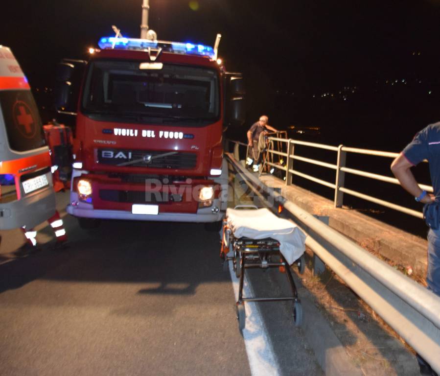 Ventimiglia, ruba bici e precipita nel fiume: grave migrante