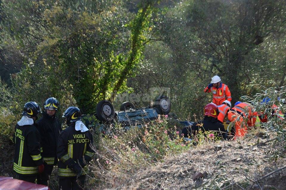 Auto cappottata Isolabona