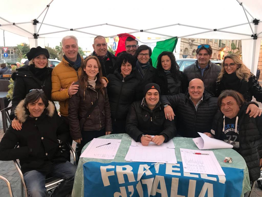 riviera24 - Gazebo di Fratelli d’Italia contro lo Ius soli