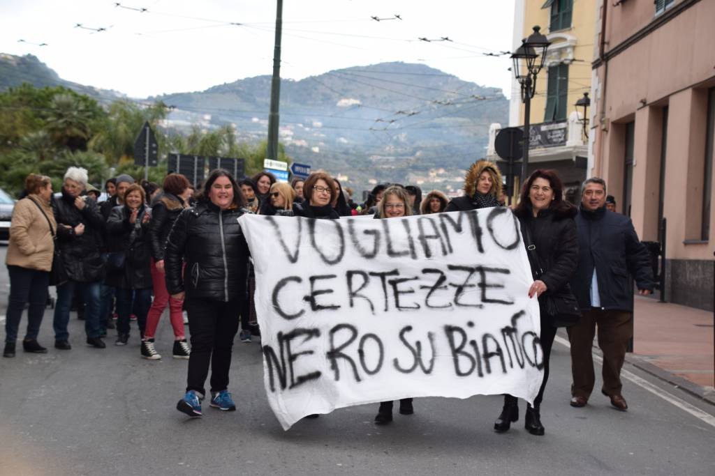 Manifestazione genitori scuola Cavour
