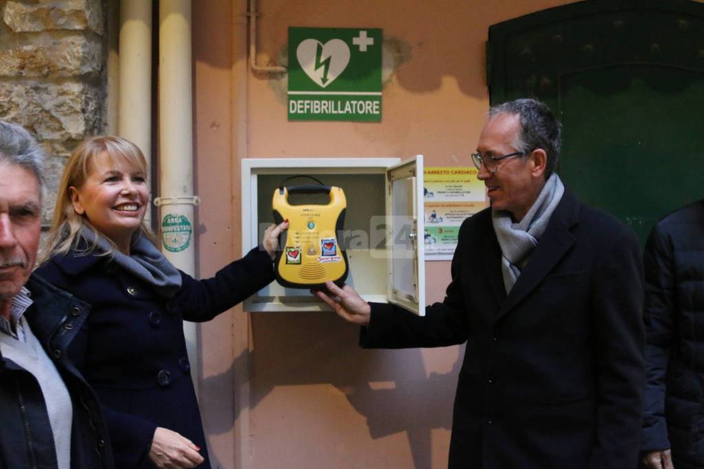 riviera24-Sanremo, la Pigna ritrova il suo defibrillatore: l'inaugurazione alla presenza del sindaco