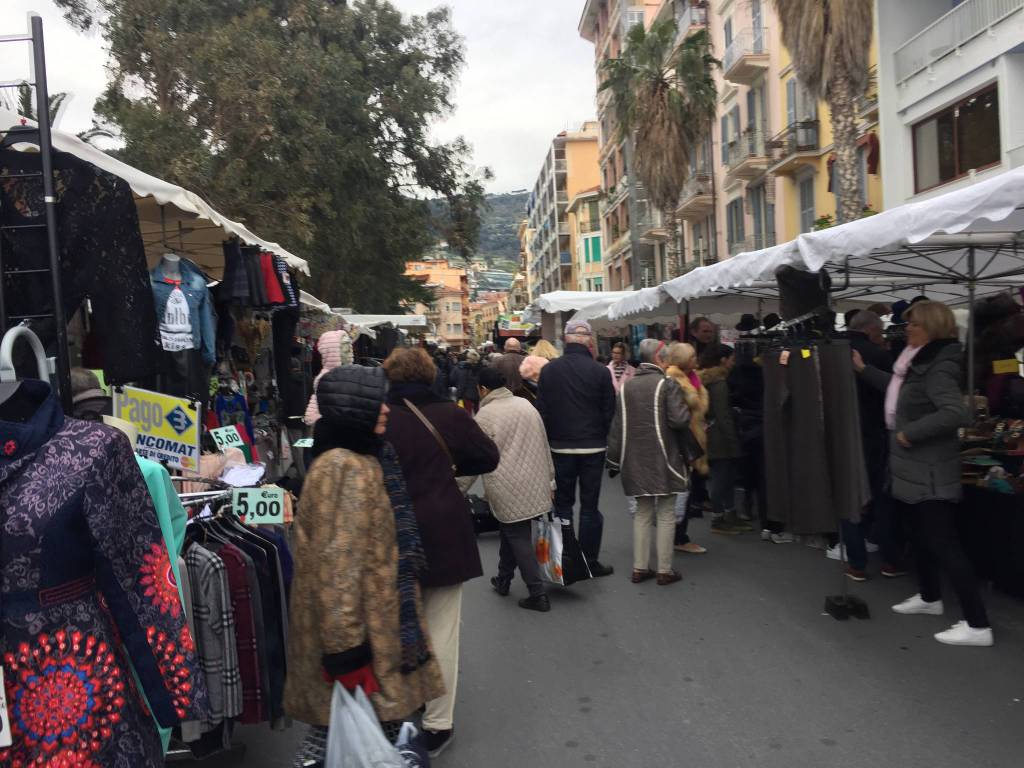 Iacobucci fra i commercianti di Ventimiglia