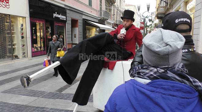 Sanremo, artisti di strada senza titoli fuori dal centro: a dicembre la sentenza sul regolamento comunale