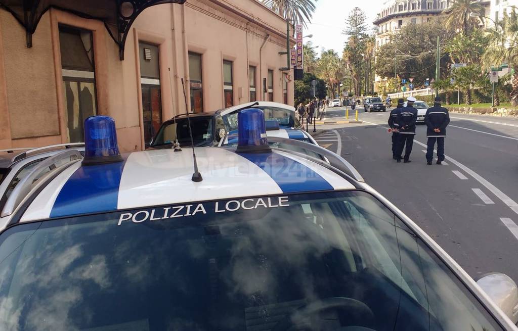 riviera24 - polizia locale municipale sanremo generica posto di blocco