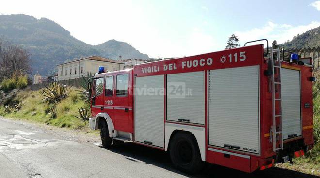 Santo Stefano al Mare, odori nauseabondi ammorbano l’aria: intervento in corso dei vigili del fuoco