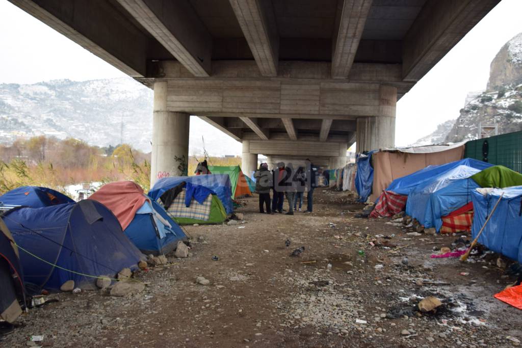 Migranti sotto la neve