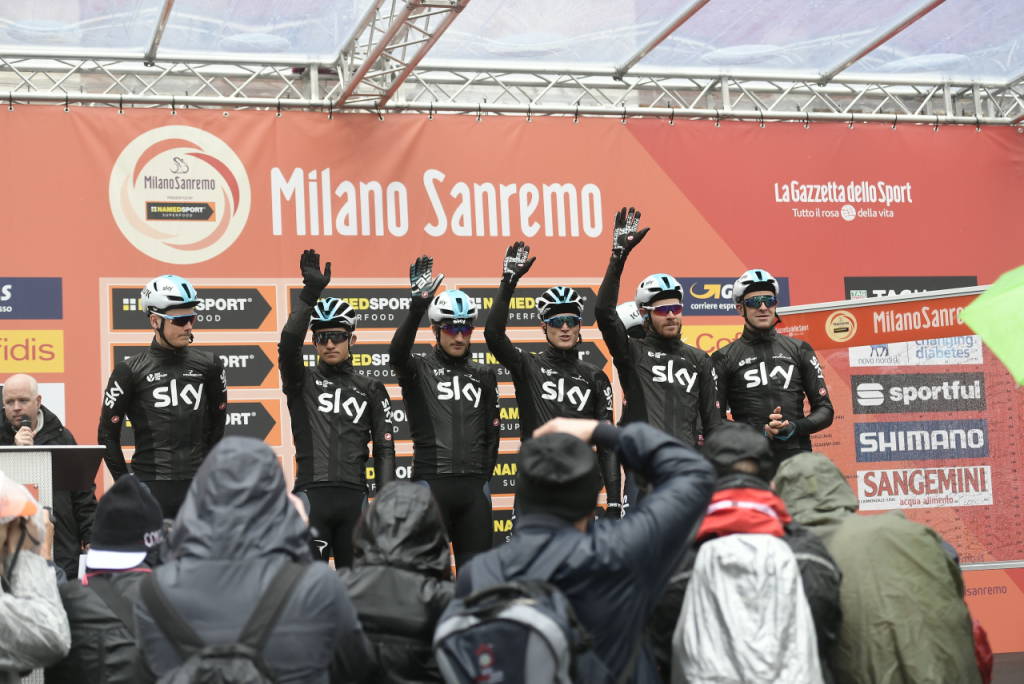 riviera24-La Milano-Sanremo parte sotto la pioggia