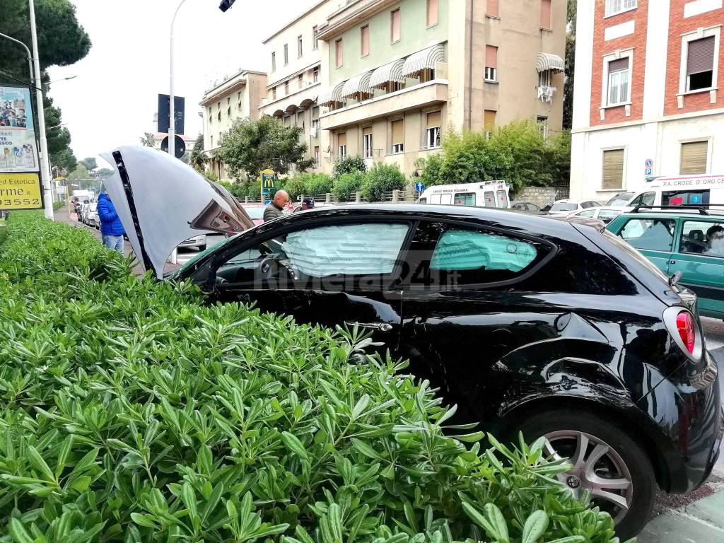 riviera24-Imperia incidente un'ambulanza: feriti i soccorritori della Croce d'Oro