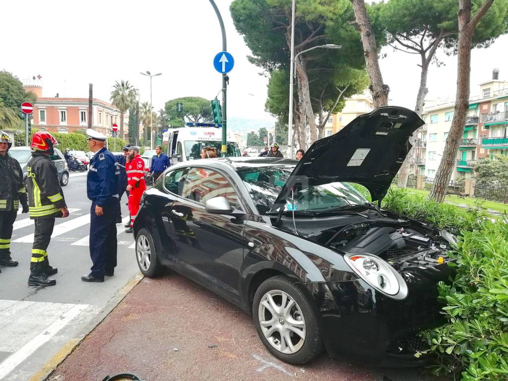 riviera24-Imperia incidente un'ambulanza: feriti i soccorritori della Croce d'Oro