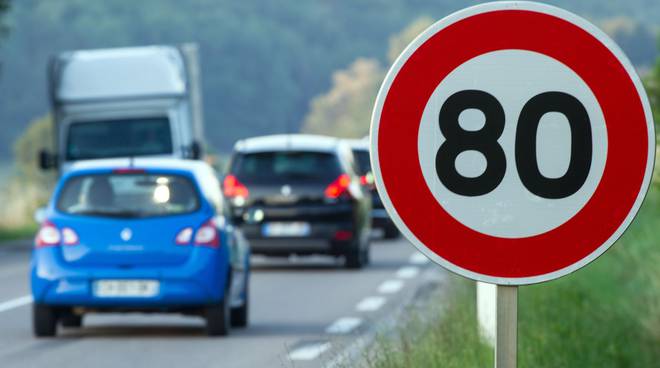 Occhio alla velocità, da domani in Francia il limite scende a 80 chilometri/ora