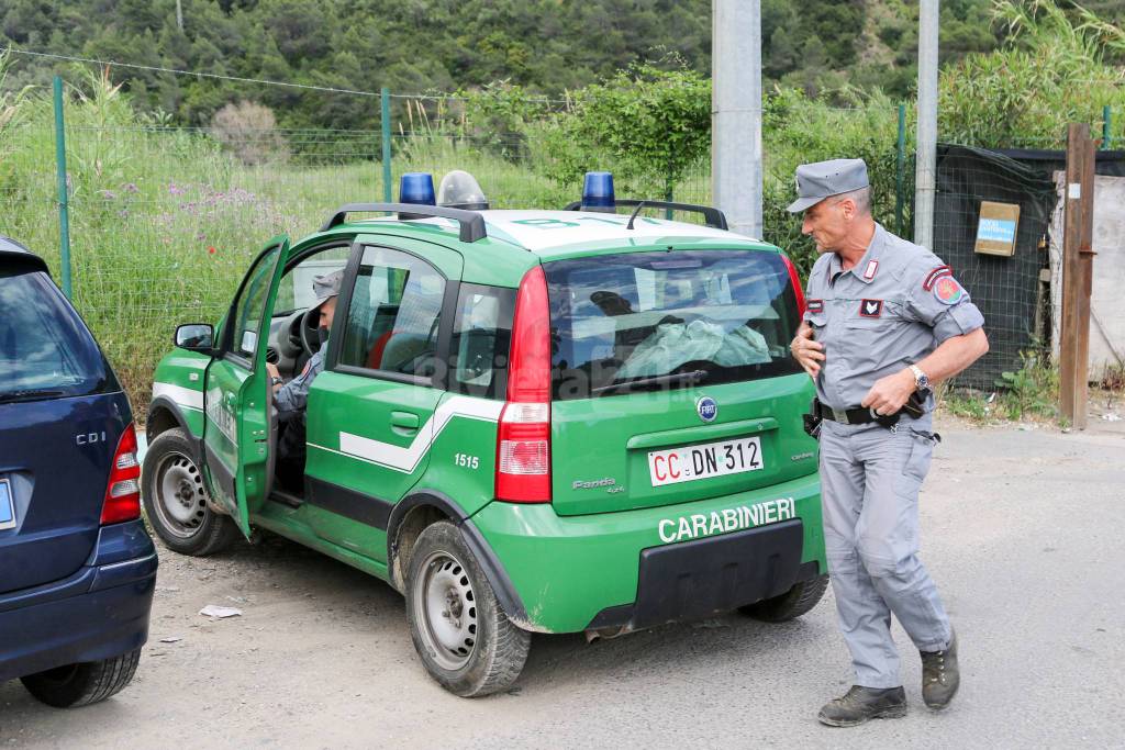 riviera24-blitz carabinieri forestali discarica camporosso