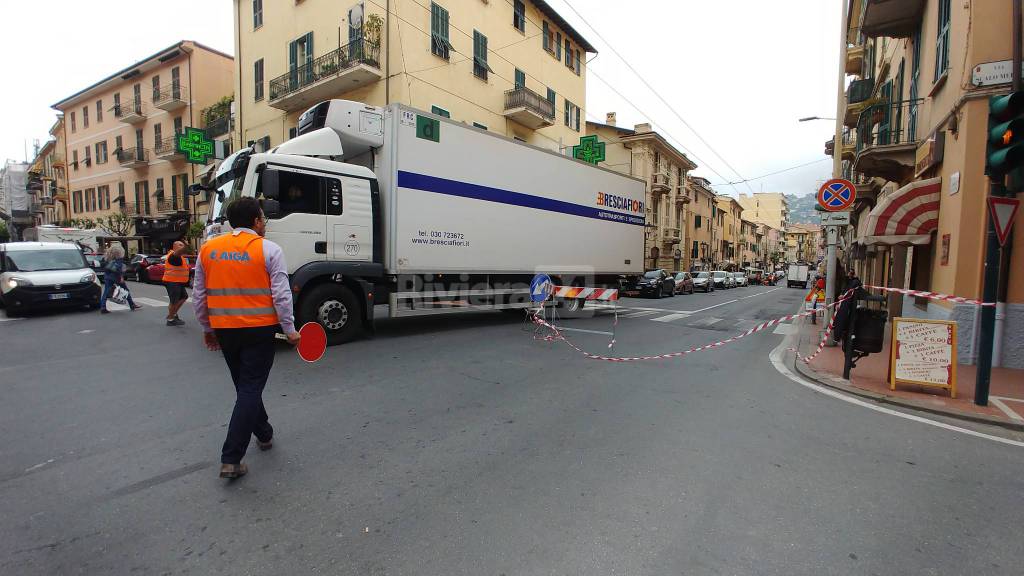 Riviera24-Esplode tubatura a Ventimiglia, Aurelia bloccata