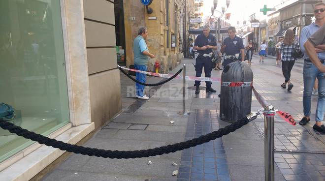 Sanremo, “piovono” calcinacci in via Matteotti: l’intervento della polmunicipale