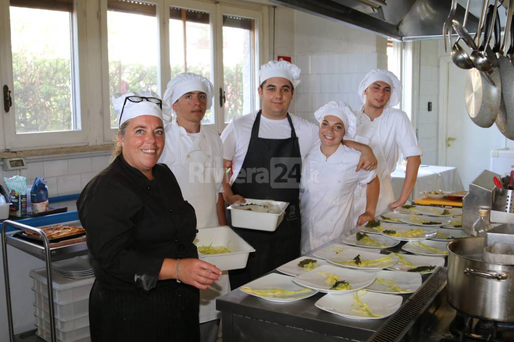 Chef e direttori di sala per un giorno, alla Balena Bianca il pranzo di fine corso dell'Aesseffe