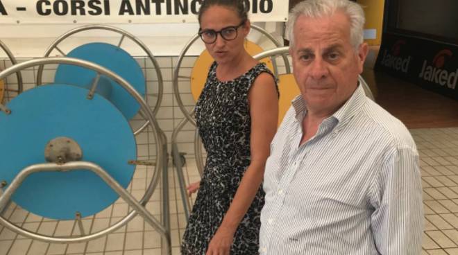 Imperia, Claudio Scajola visita la piscina comunale Felice Cascione