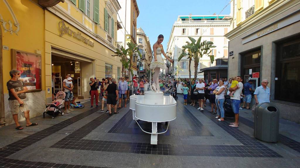 riviera24 - Esibizioni in strada a Sanremo