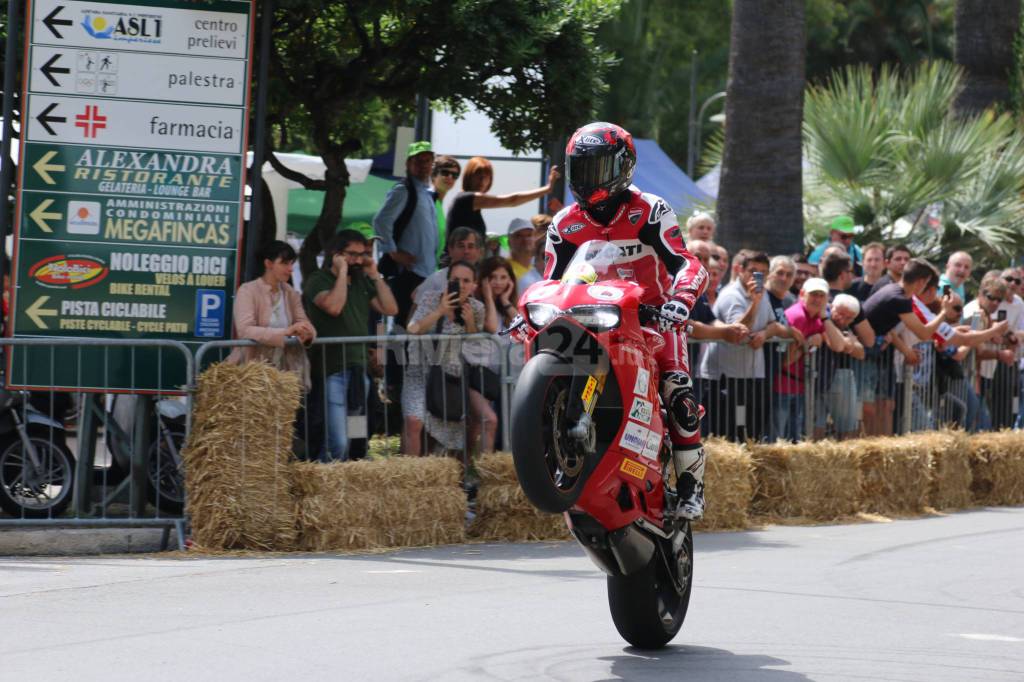 riviera24-impennate dei campioni alla rievocazione storica del circuito