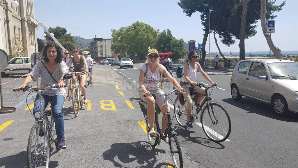 riviera24-Imperia, biciclettata elettorale per il candidato sindaco Guido Abbo