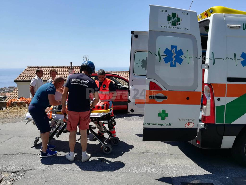 riviera24-Sanremo, scontro frontale auto contro scooter in salita San Bartolomeo