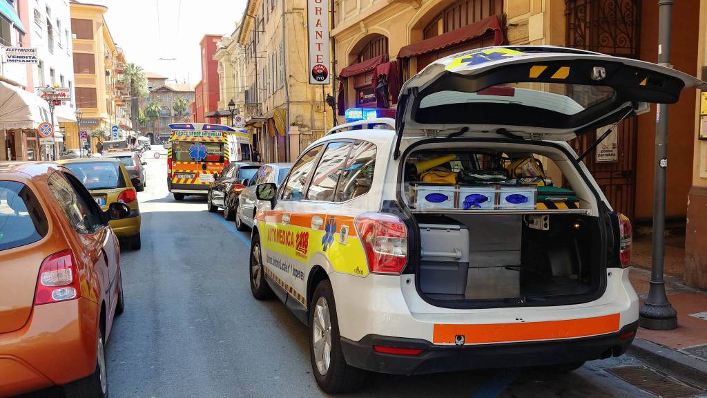 polizia e ambulanza ventimiglia