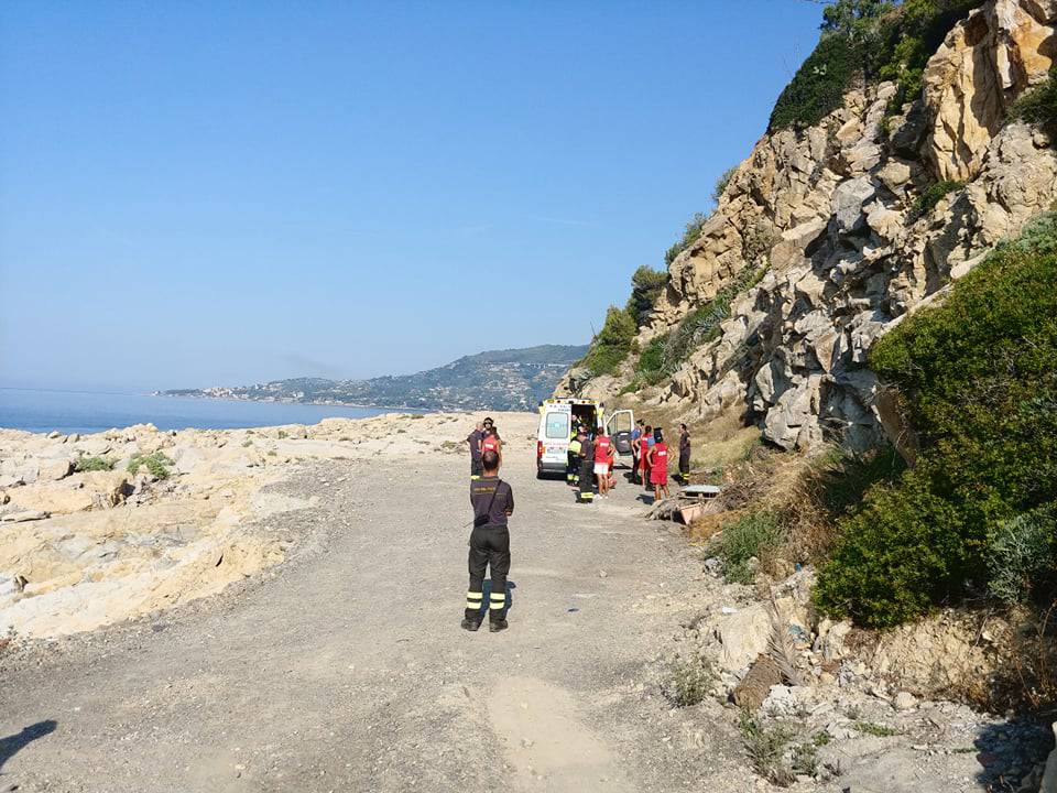 Precipitano da una scogliera, due feriti gravi ad Ospedaletti