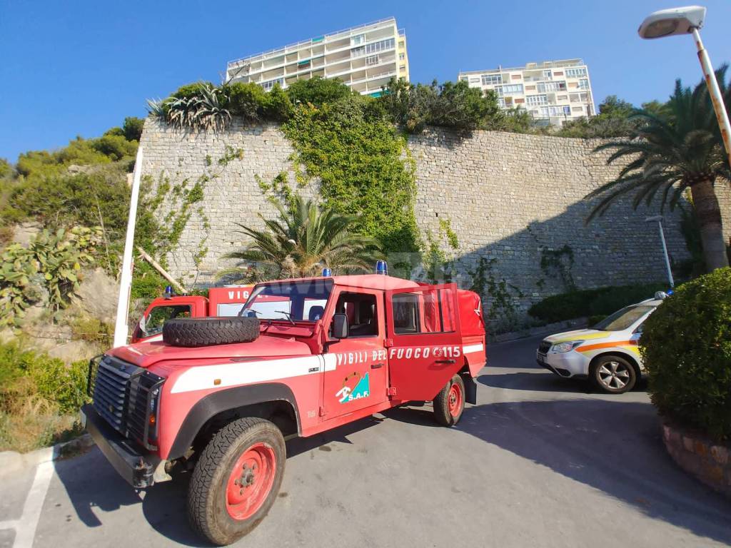 Precipitano da una scogliera, due feriti gravi ad Ospedaletti