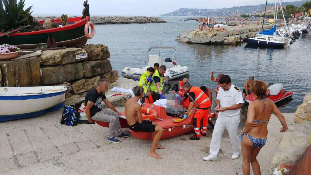 Riva Ligure, si sente male in acqua. Anziano turista tedesco in gravi condizioni