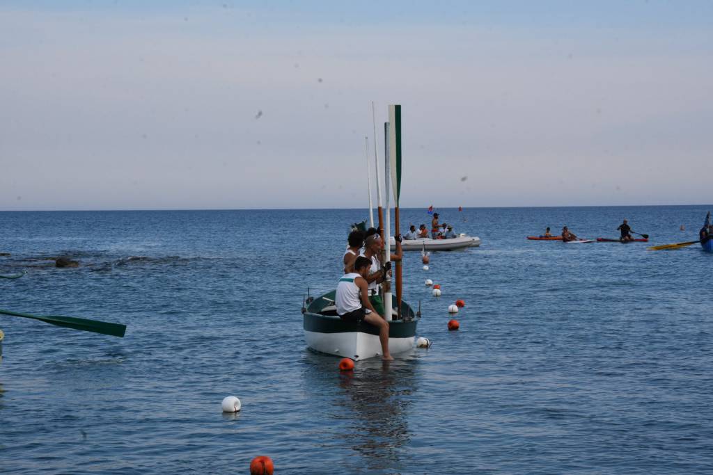 Il Sestiere Burgu trionfo al palio marinaro di Ventimiglia