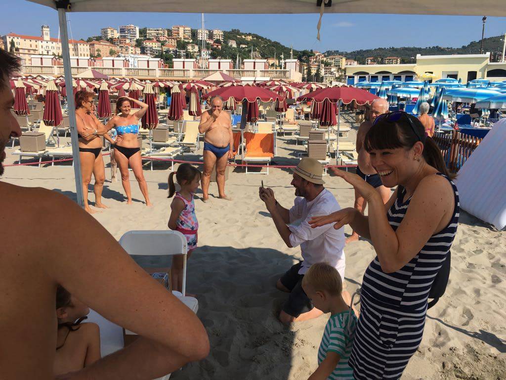 Imperia, il fotografo Settimio Benedusi alla Spiaggia d'Oro