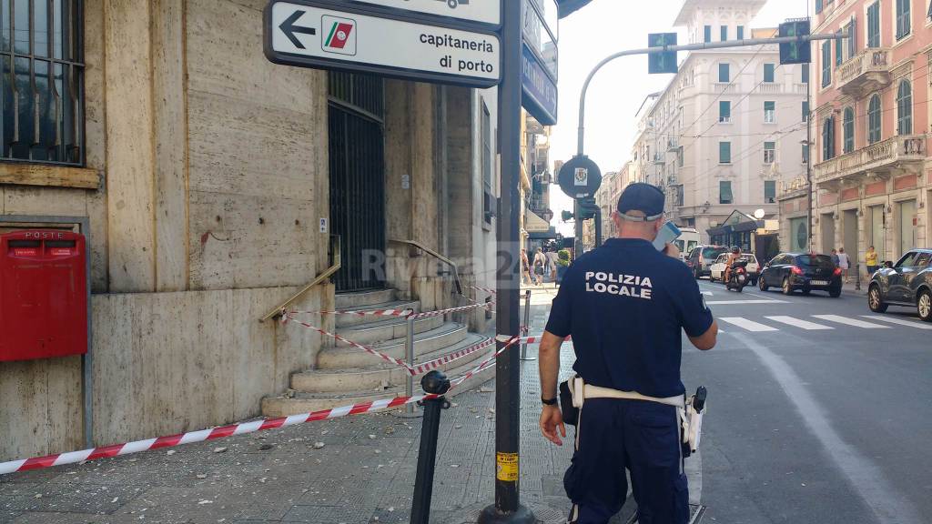 poste centrali chiuse per caduta calcinacci