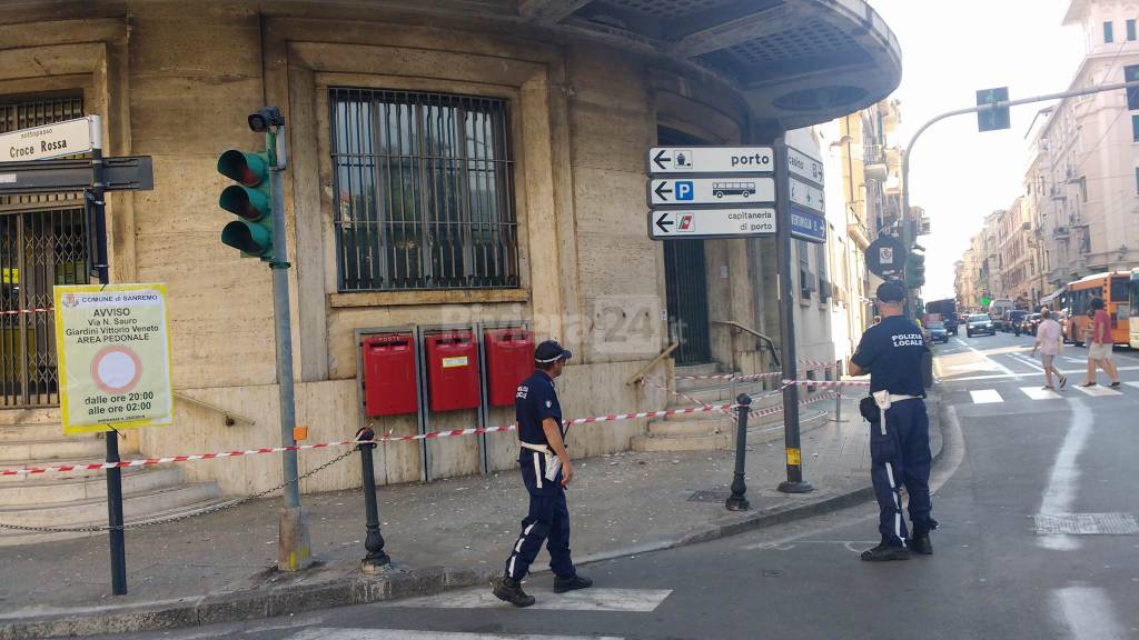 poste centrali chiuse per caduta calcinacci