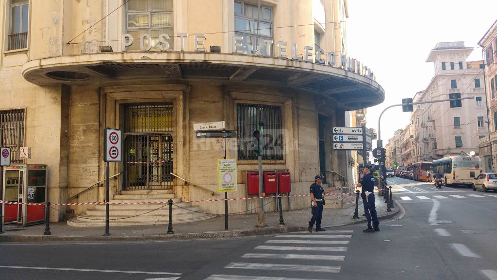 poste centrali chiuse per caduta calcinacci