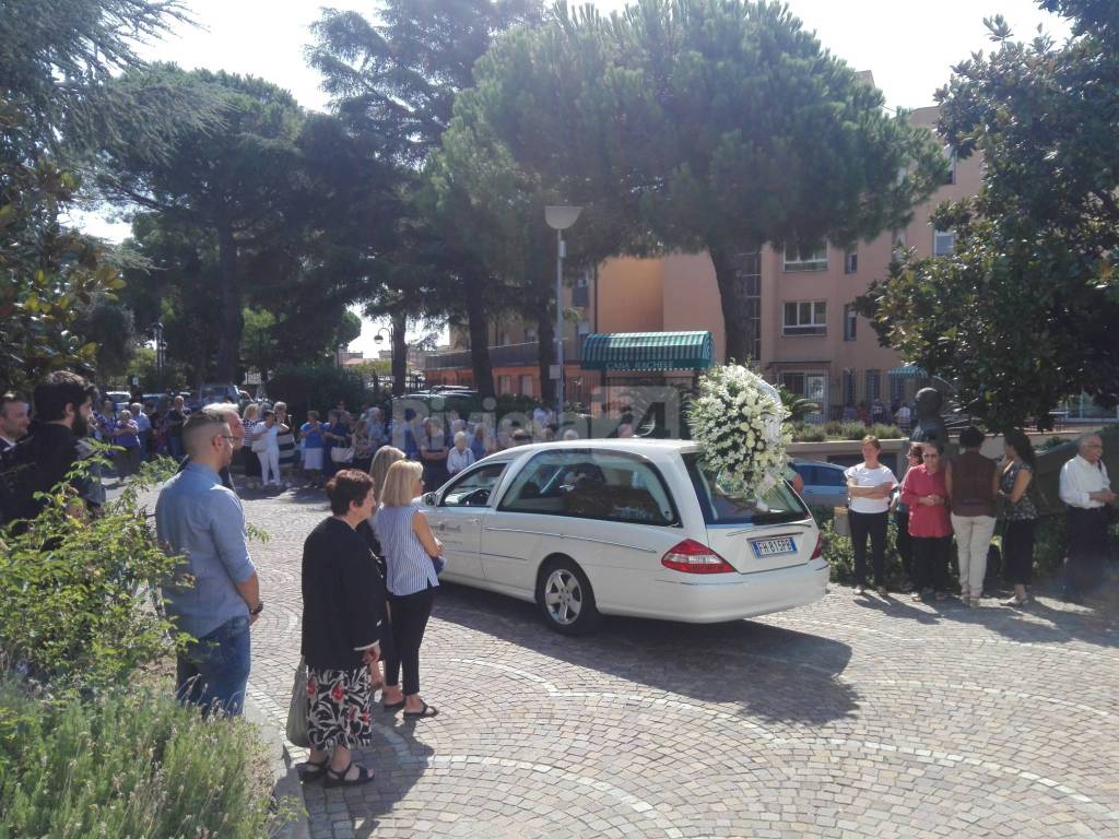 riviera24- Funerale di don Umberto Collecchia