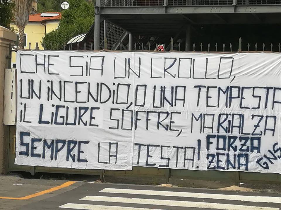 riviera24 - Tragedia di Genova, lo striscione ultras Sanremese