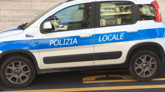 Ventimiglia, ruba cellulare a una donna: ladro arrestato dalla polizia locale