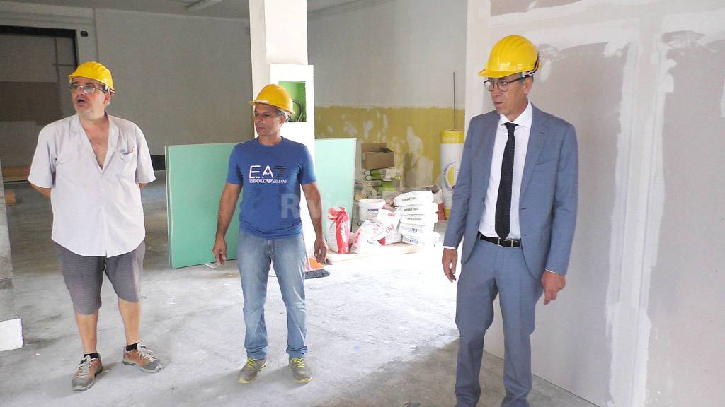 riviera24-Il sopralluogo del sindaco Alberto Biancheri nelle fasi dei lavori scuole