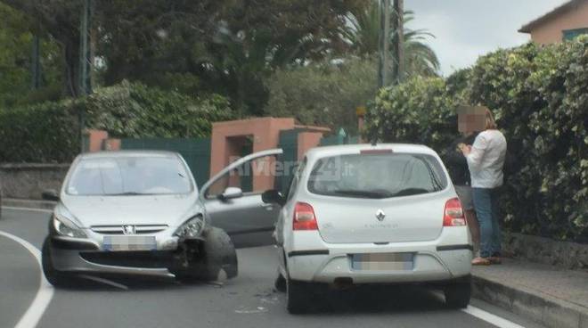 Altro frontale sull’Aurelia a Bordighera dove ieri si è consumata la tragedia dei due coniugi