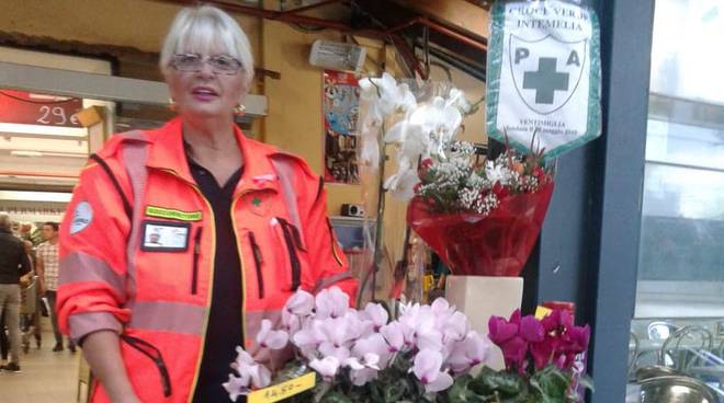 Ventimiglia, continua la raccolta fondi per la Croce Verde Intemelia “Cogli un fiore per la vita”