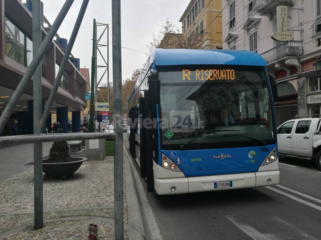 Presentazione autobus Rt a idrogeno 