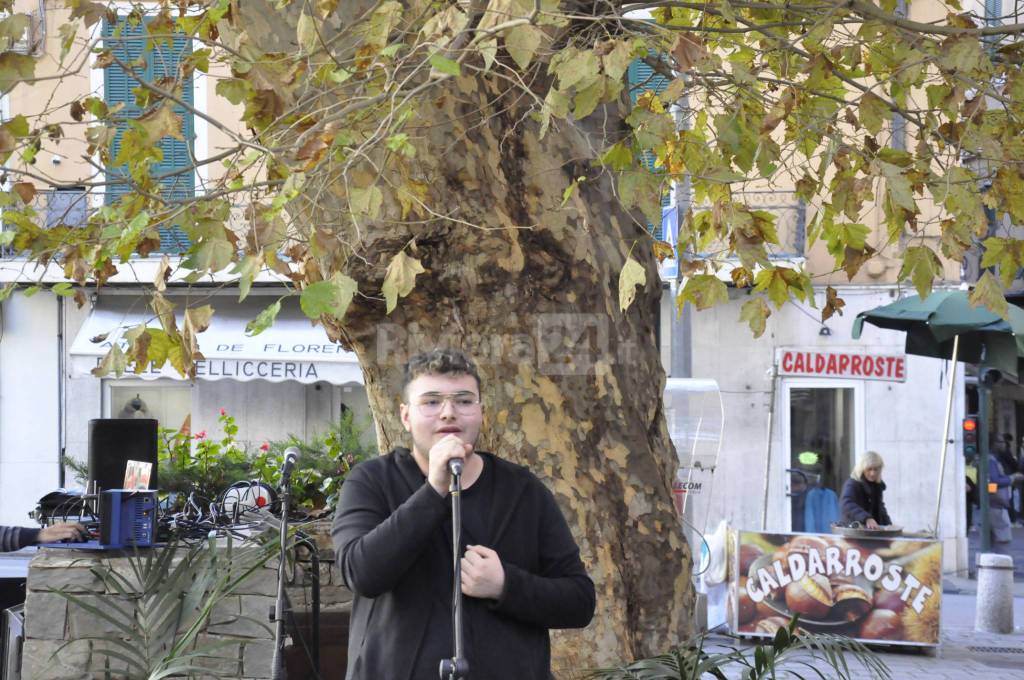 I finalisti di Area Sanremo animano le piazze della città