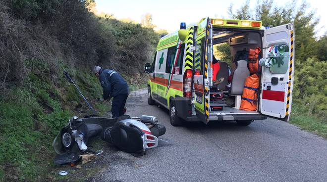 Ventimiglia, scontro scooter-auto a Sealza. Un ferito