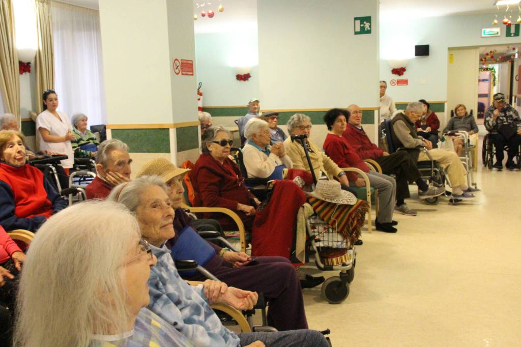 riviera24 -Coro degli alpini alla residenza Anni azzurri Le Grange