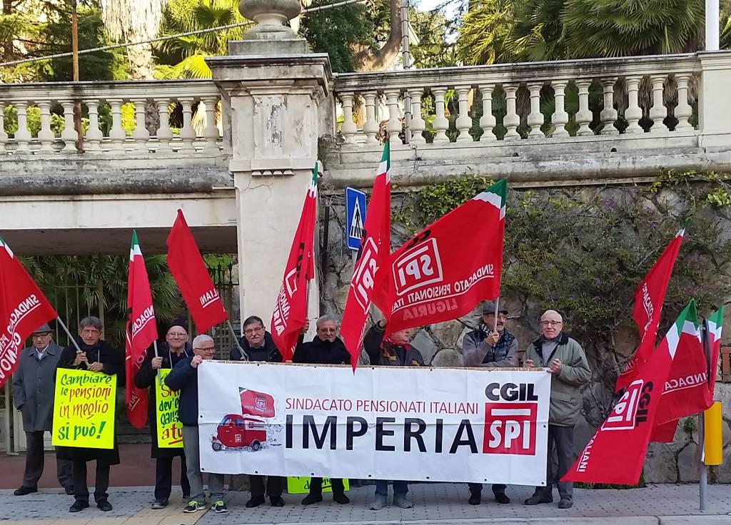 Riviera24- manifestazione pensionati